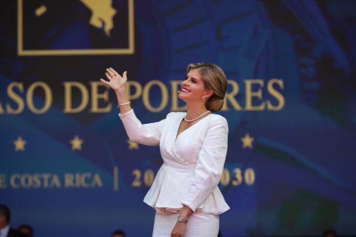 Laura Fernández durante una actividad oficial de Presidencia de la República